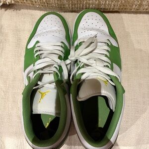 HF4823-100 Nike Air Jordan 1 Low SE Chlorophyll (Men's) green white sz 14